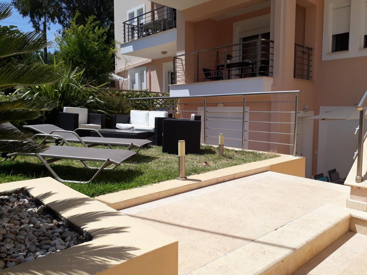 Apartment Lilly, Apartment With Communal Pool, 10 Meters From Sea Számi Kültér fotó