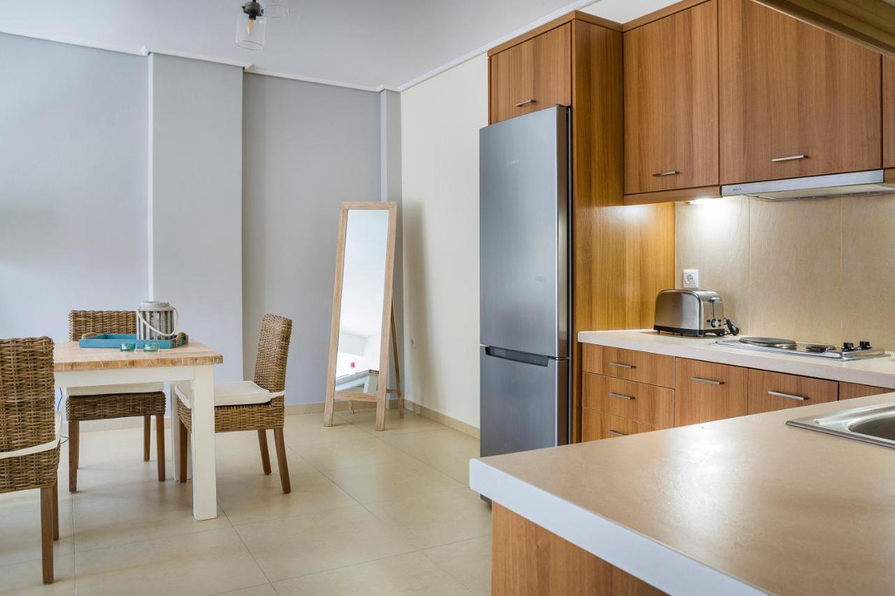 Apartment Lilly, Apartment With Communal Pool, 10 Meters From Sea Számi Kültér fotó